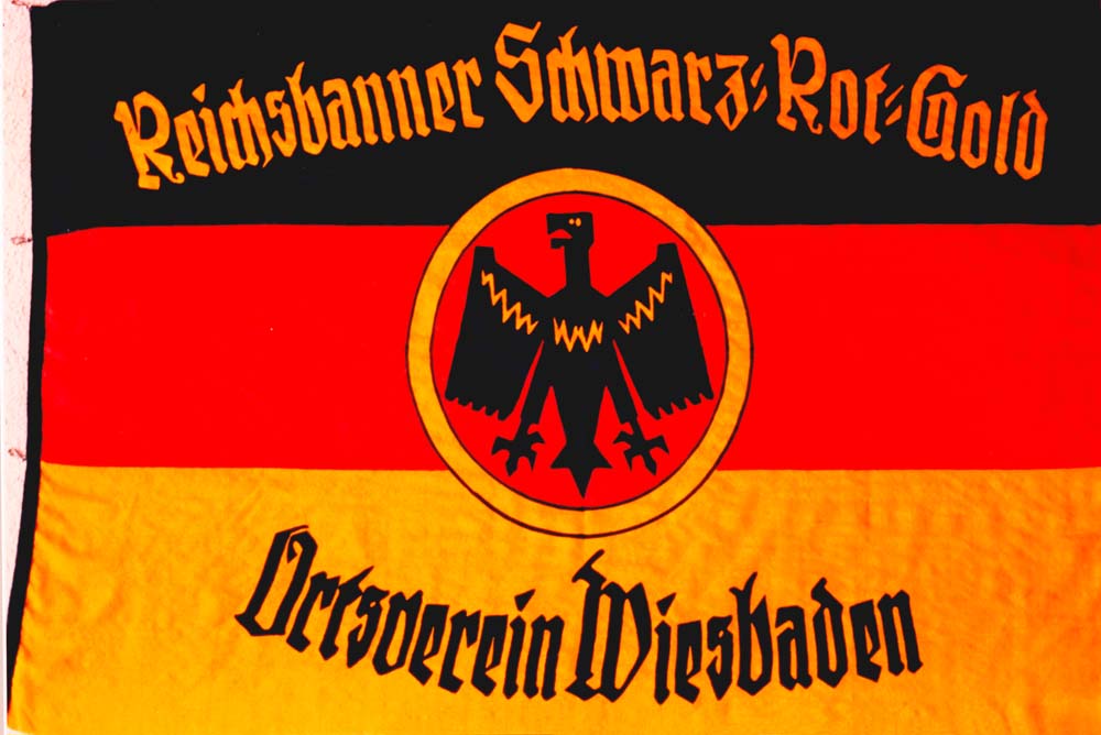 Das Original der Wiesbadener Reichsbanner-Fahne befindet sich heute in der Dauerausstellung unseres Stadtmuseums am Markt.